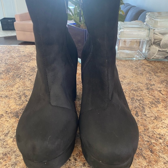 Torrid block heeled booties. Size 8WW fits closer to a 9. - Picture 4 of 11